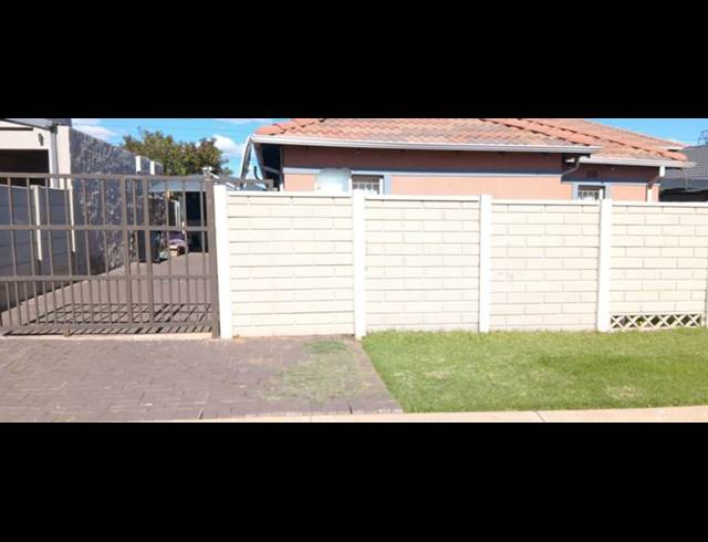 3 BEDROOM HOUSE FOR SALE IN ALBERTSDAL
